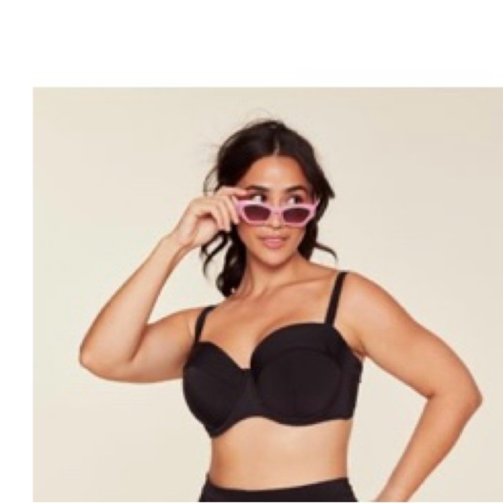 Black Women's swimsuit top adoreme Vivien contour plus new never worn 40b